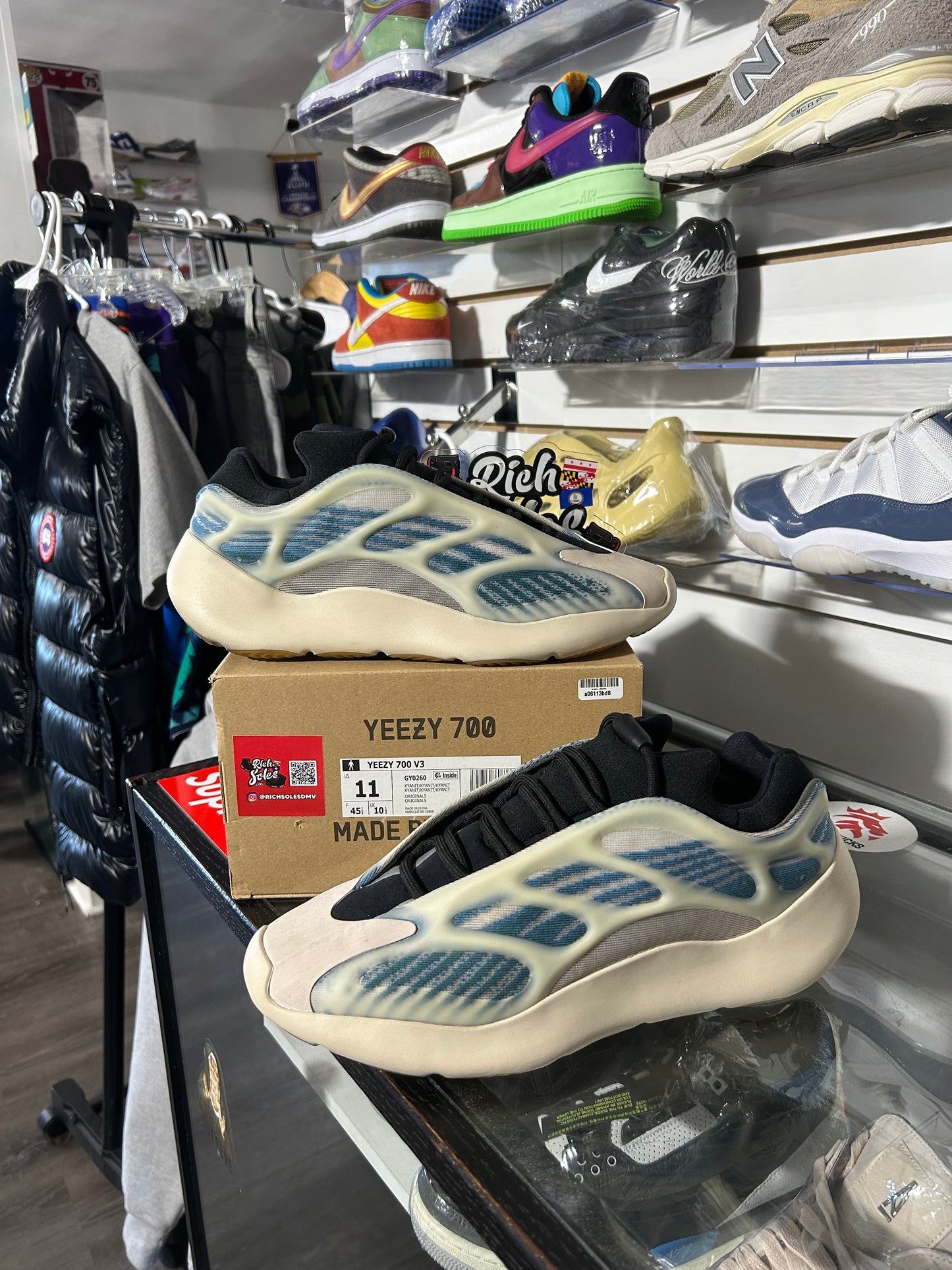 Yzy 700 V3 ‘Kyanite’